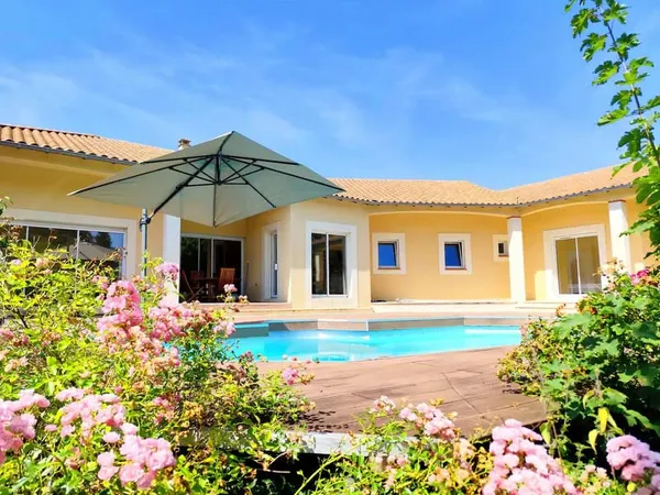 Maison 8 pièces 252 m²