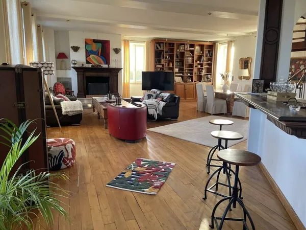 Appartement 6 pièces 181 m²