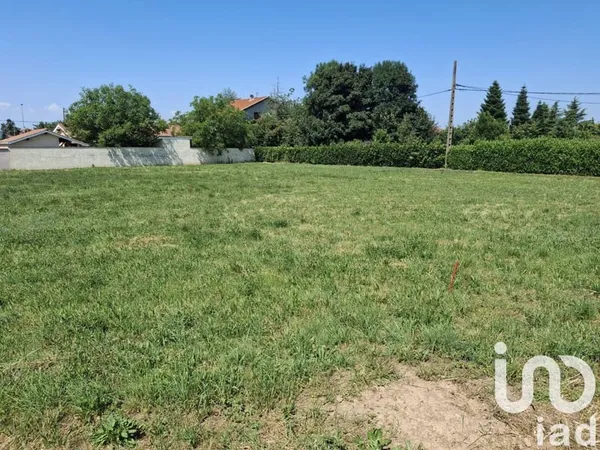 Terrain constructible 975 m²