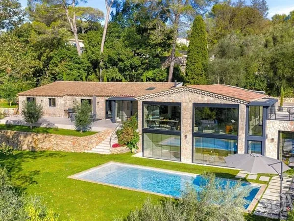 Villa 7 pièces 300 m²