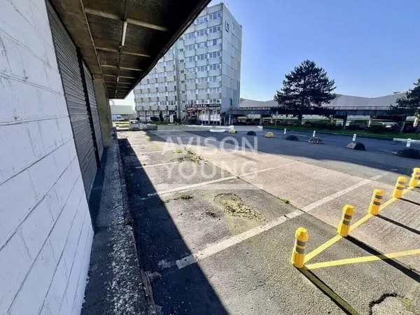 Local d'activité 698 m²