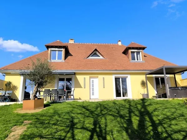 Maison 8 pièces 227 m²
