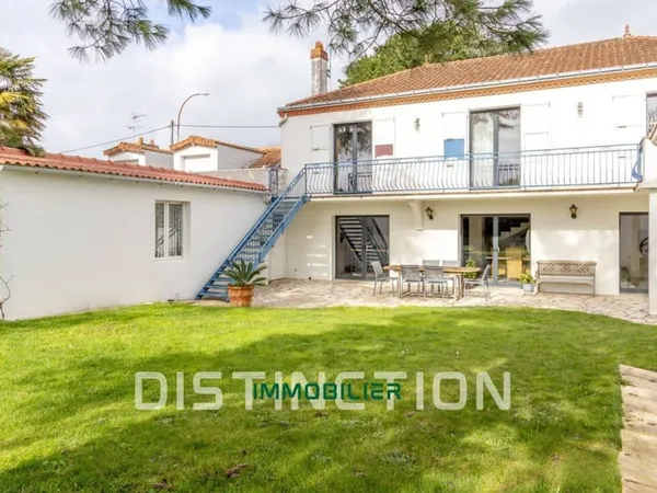 Maison 10 pièces 237 m²