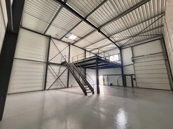 Local d'activité 231 m²
