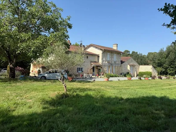 Maison 9 pièces 320 m²