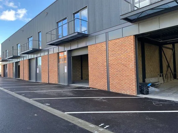 Local d'activité 264 m²