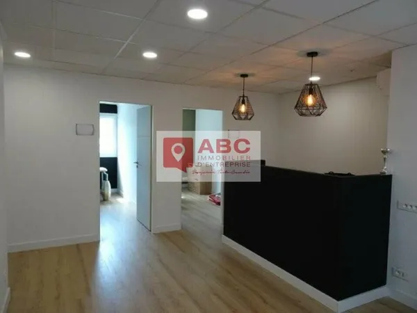 Bureau 100 m²