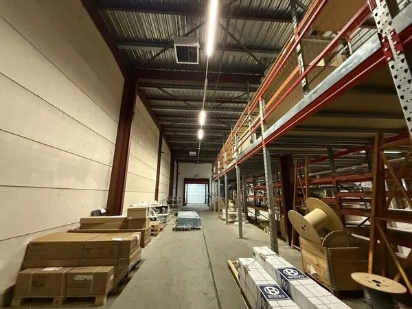 Local d'activité 643 m²
