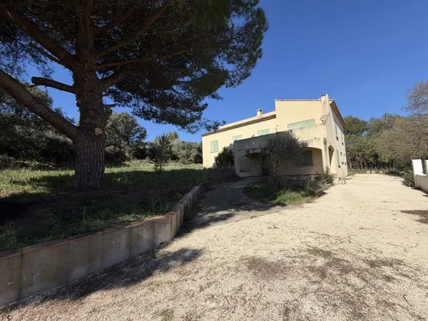 Villa 10 pièces 240 m²
