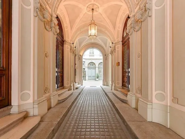 Bureaux 597 m²