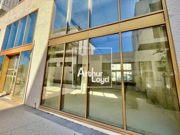 Local commercial 268 m²