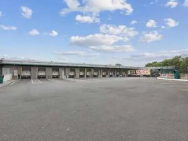 Local d'activité 2517 m²