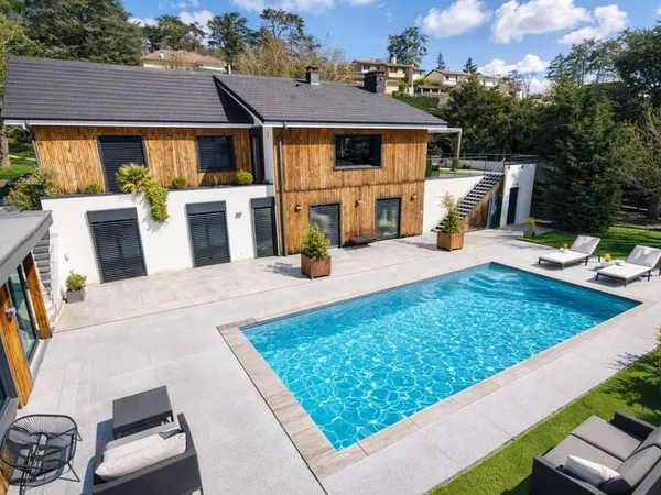 Maison 8 pièces 230 m²