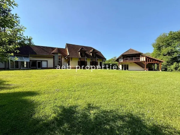 Maison 9 pièces 275 m²