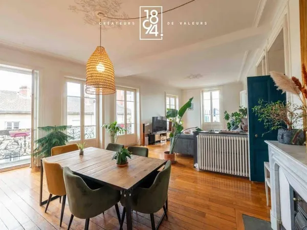 Appartement 4 pièces 161 m²