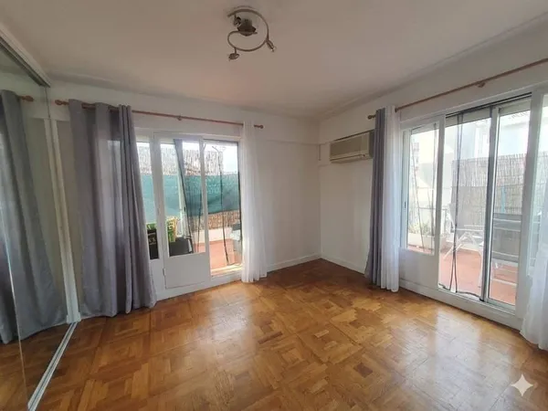 Dernier étage avec terrasse de 40 m2 Bien rare avec fort p