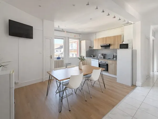 Appartement 6 pièces 17 m²