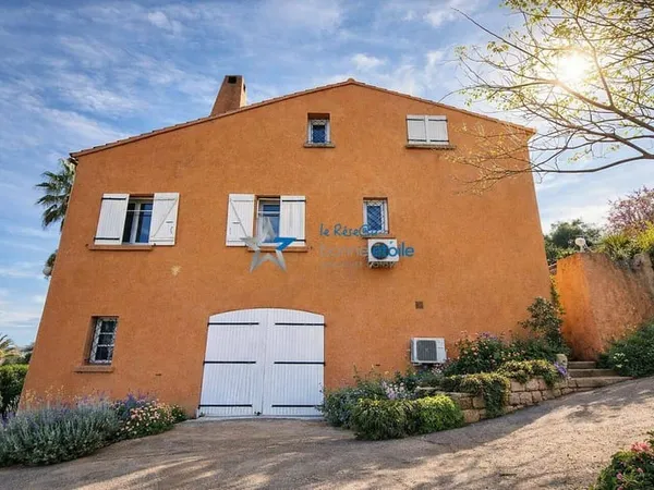 Villa 5 pièces 196 m²