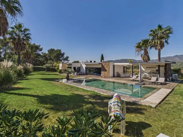 Villa 10 pièces 315 m²