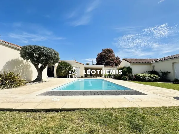 Maison 7 pièces 231 m²