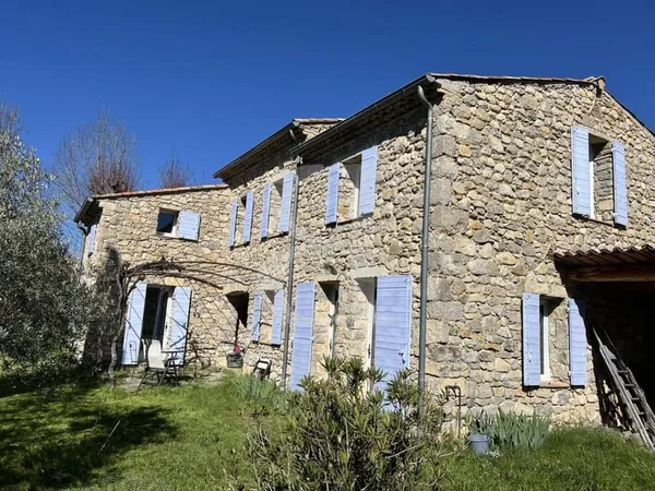 Mas provençal 6 pièces 166 m²