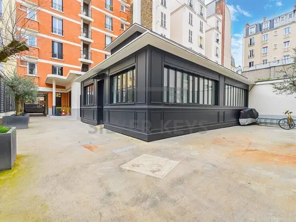 Bureaux 74 m²