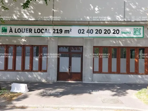 Local commercial 219 m²