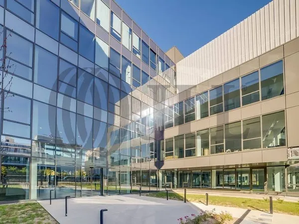 Bureau 3 pièces 5670 m²