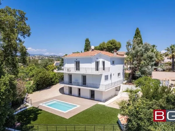 Villa 7 pièces 260 m²
