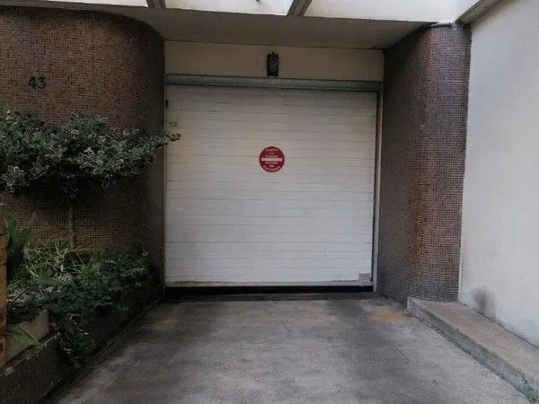 Stationnement Location Paris   11400€