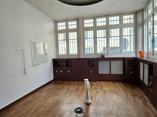 Bureau 300 m²