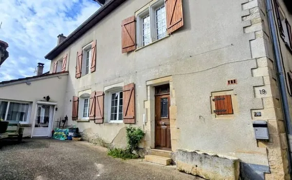 Maison 8 pièces 217 m²