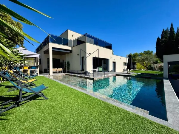 Maison 5 pièces 220 m²