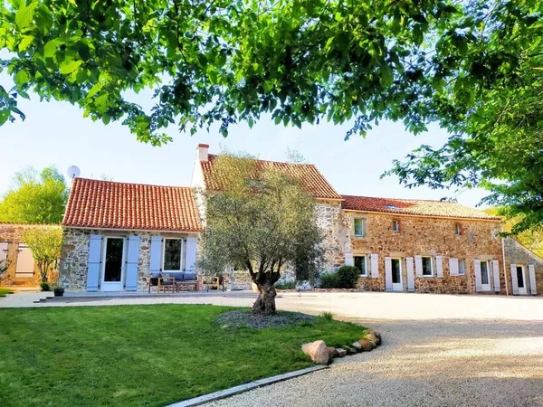 Maison 1 pièce 235 m²