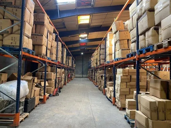 Local d'activité 2700 m²