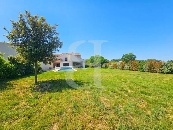 Mas provençal 6 pièces 220 m²