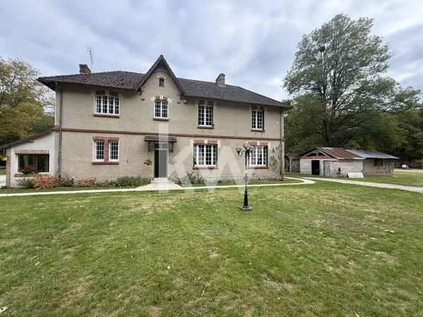 Maison 11 pièces 326 m²