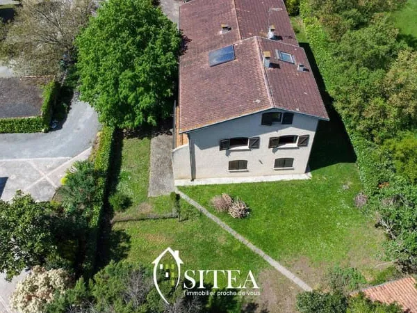 Terrain 874 m²