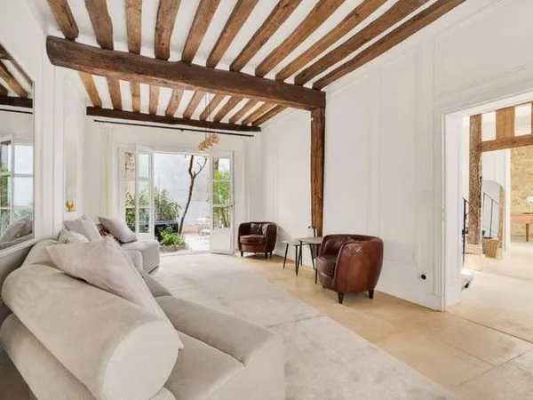 Maison 11 pièces 221 m²