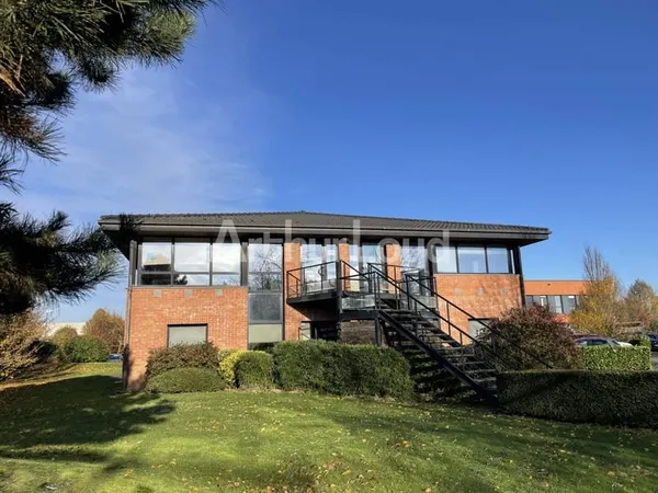 Bureau 250 m²