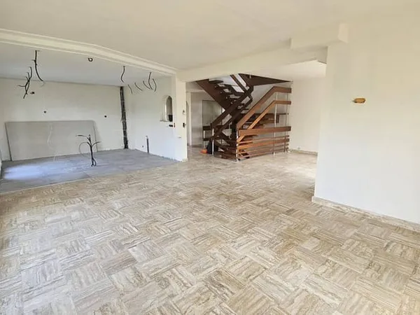 Maison 1 pièce 230 m²