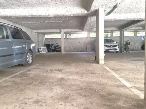 Parking 12 m²