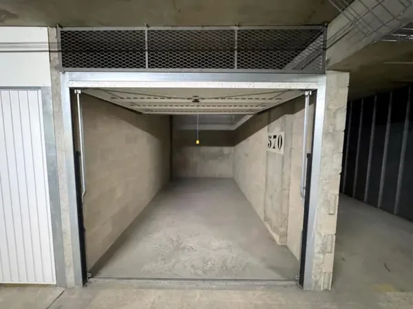 Parking 12 m²