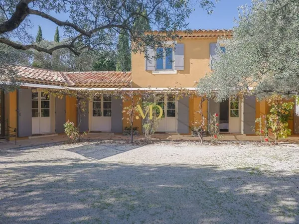 Villa 10 pièces 350 m²