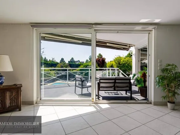 Maison 7 pièces 300 m²