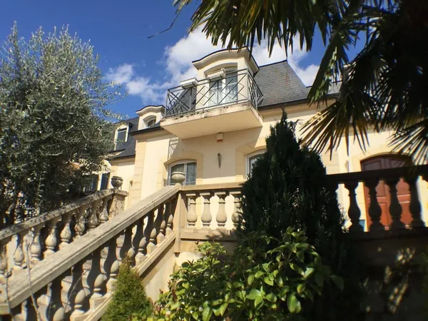 Maison 10 pièces 350 m²