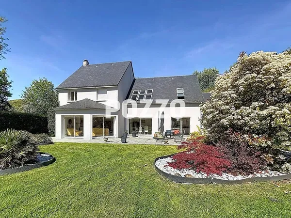 Maison 8 pièces 230 m²