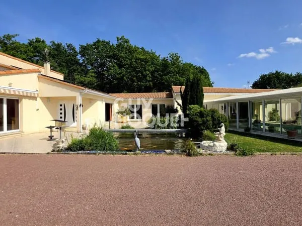Maison 6 pièces 370 m²