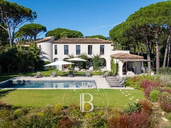 Villa 9 pièces 380 m²