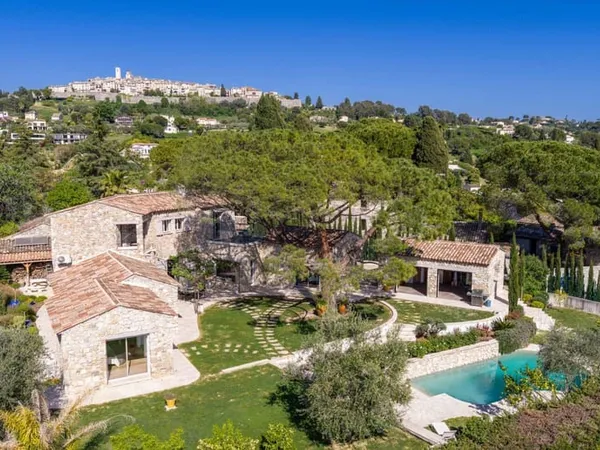 Villa 5 pièces 238 m²